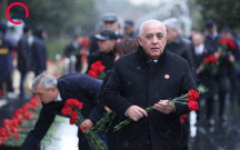 Rəsmilər Şəhidlər xiyabanında