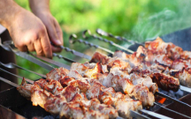 Bayram günü kabab bişirmək istədilər