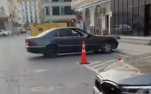 Maşını xəttə uyğun saxladı, amma yenə cərimələndi