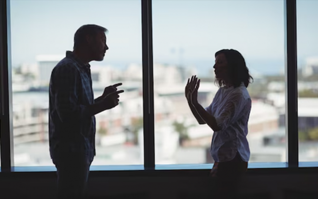 muellimi-mektebde-olumle-hedeleyib