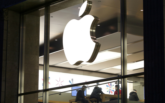 apple-yeniden-taxtina-qayitdi