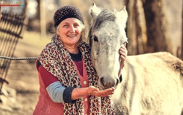 Hökumət burada yaşadıqlarına görə onlara pul verir