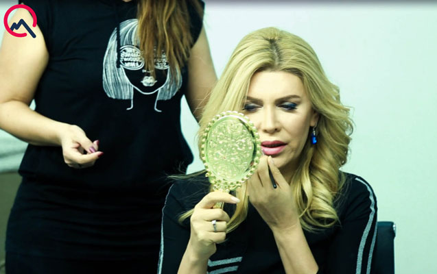 Hər gün izlədiyiniz aparıcıları bir də belə görün