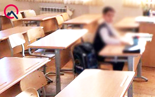 Bu uşaq Bakıda məktəbi bir-birinə qatıb