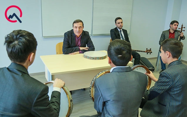 Xalq artisti bir video ilə məşhurlaşan uşaqlarla görüşdü