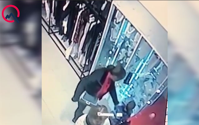 Ana ilə uşağı girov saxlayan mağaza görüntüləri yaydı