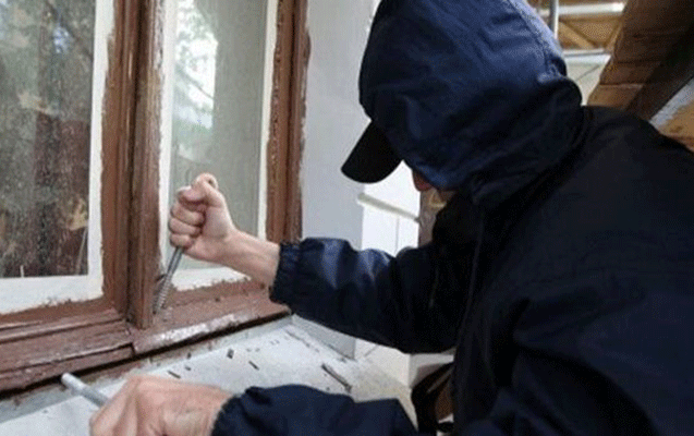 telefonu-ogurlayib-ozune-tetbiqden-pul-gonderdi