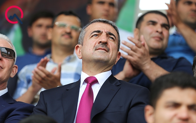 General Bakıdakı at yarışında