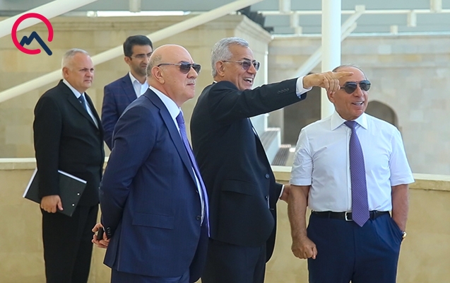 Yüksək çinli məmurlar parad hazırlığında