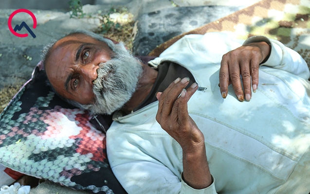 2 universitet bitirən eks-iş adamı Bakıda küçədə yaşayır