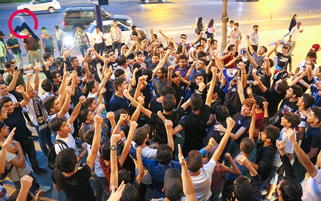 “Birləşib tribuna xəstələri...”