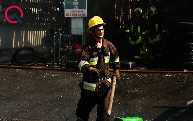 Bakıda yanan kafenin videosu