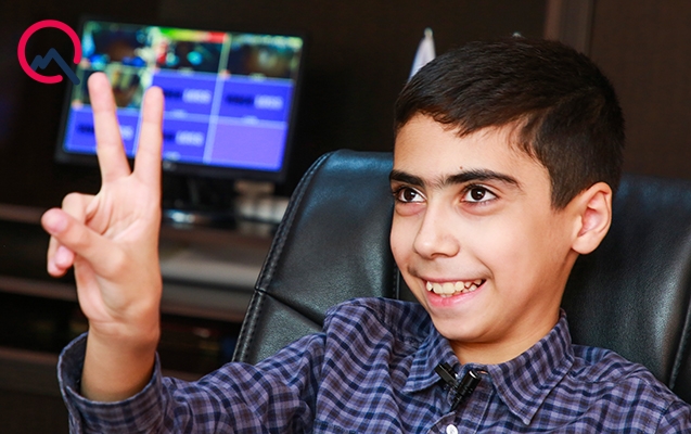 Bu uşaq hamını təəccübləndirir