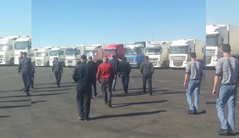 Yük maşınlarının Rusiya gömrüyündə saxlanılması araşdırılır