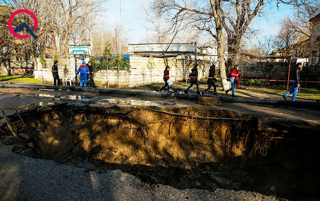 Daha bir yol çökdü