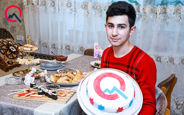 “Dərslərimi də oxuyuram, tort da bişirirəm”