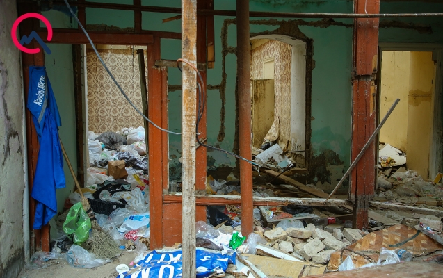 “Divar az qala uşağın başına uçmuşdu...”