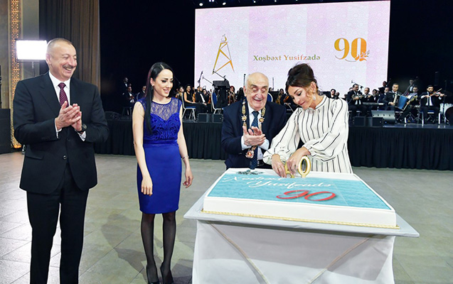 “Mehriban xanımdan xahiş edirdik, bizə yemək bişirirdi”