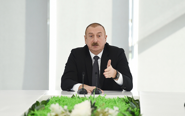 Prezident irad tutdu, əyləşəcəyi kreslonu dəyişdilər