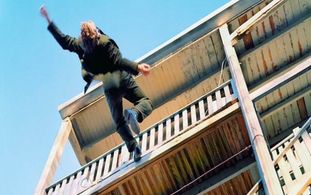 qonsusunun-damini-temir-ederken-yixilmisdi