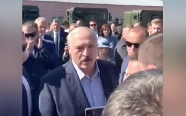 Lukaşenko etirazçı ilə belə mübahisə etdi