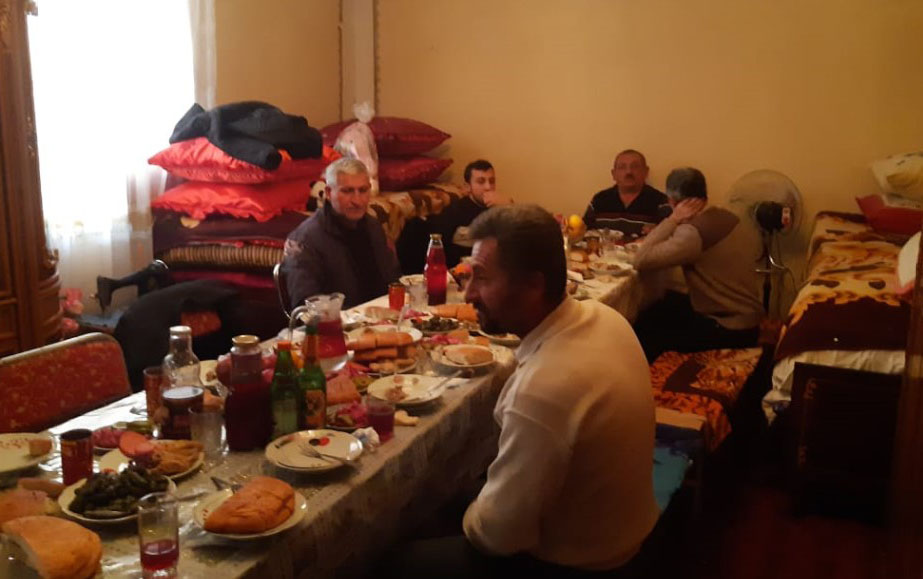 Evdə toy etmək istədilər, polis müdaxilə etdi