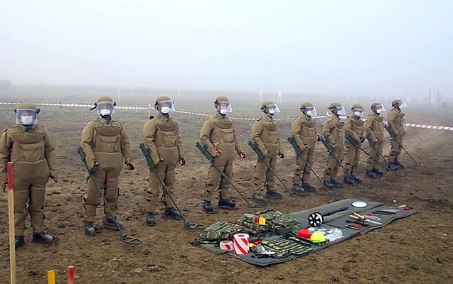 Türkiyəli hərbi istehkamçılar məşqlər keçirir