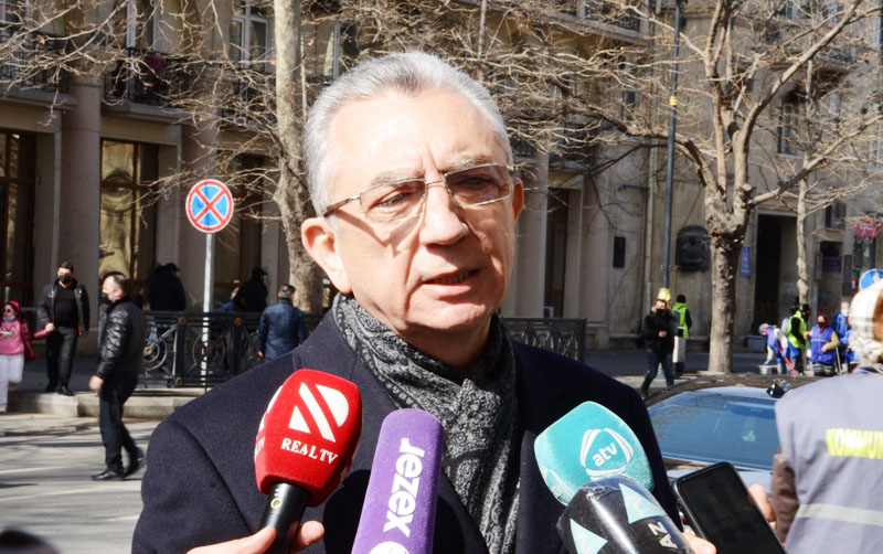 “Bu qədər küçəni eyni anda qardan təmizləmək mümkün deyil”