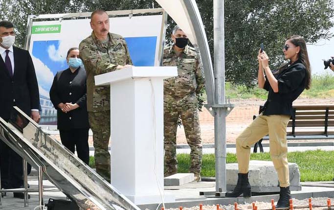 Prezidentlə xanımının səmimi söhbəti