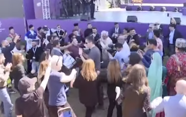 “Xarıbülbül” festivalında səhnə arxasında maraqlı anlar