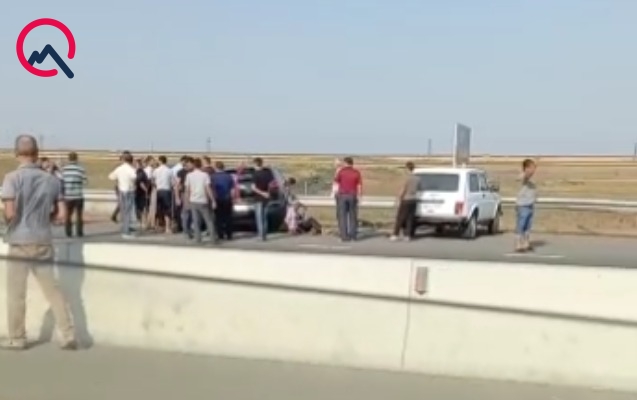 Toy karvanında qəza, gəlin xəsarət aldı