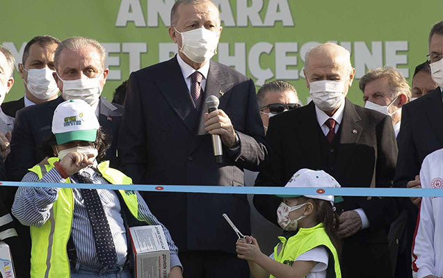 Balaca qız açılış lentini Ərdoğandan əvvəl kəsdi, gündəm oldu