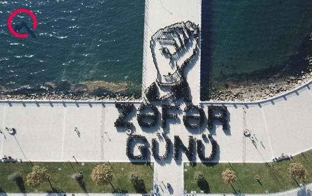 Möhtəşəm Zəfər Günü fləşmobu