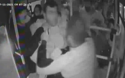 Bakıda avtobusda insident, sürücüyə ağır xəsarət yetirildi