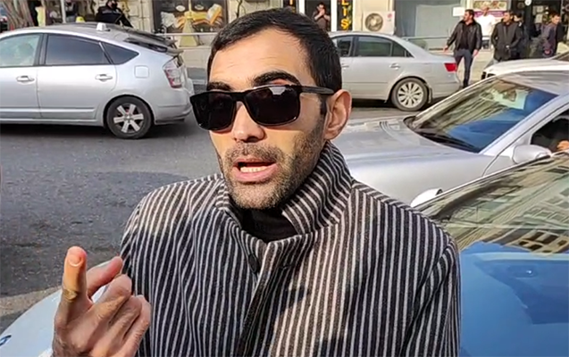 DİN-in qarşısındakı aksiyada özünü qazi kimi təqdim edən şəxs kimdir?