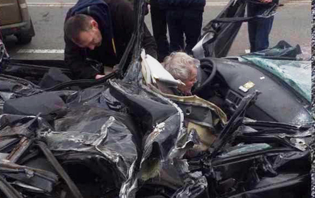 Rusiya tankı maşının üzərindən keçdi, sürücü sağ qaldı