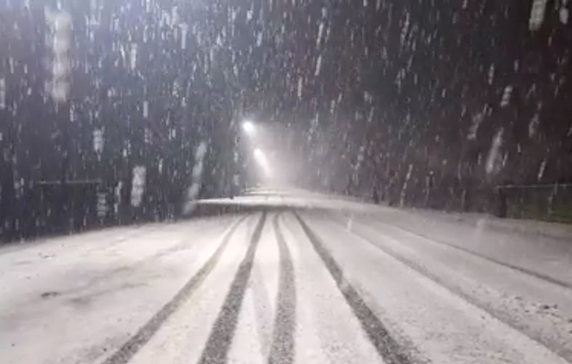 Qaxa güclü qar yağır