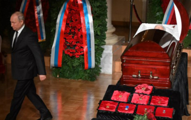 Putin Jirinovski ilə belə vidalaşdı