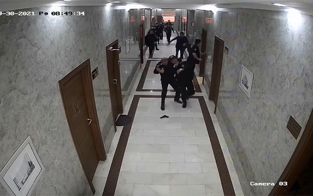 Polis şöbədə arvadını öldürdükdən sonra belə saxlanılıb