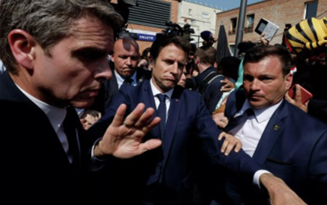 Makron pomidor atəşinə tutuldu