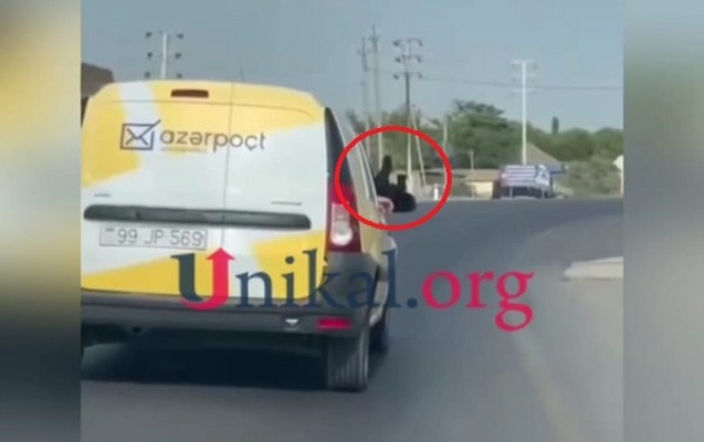 Maşında ayağını pəncərədən çıxaran “Azərpoçt” əməkdaşı işdən çıxarıldı