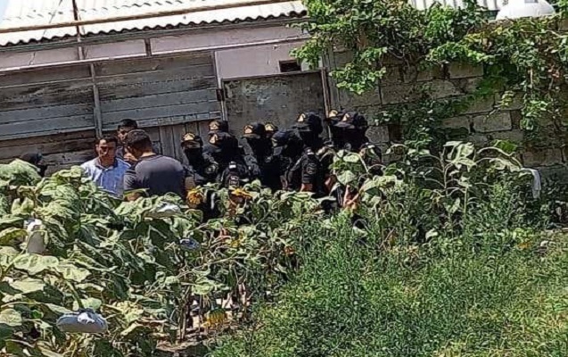 Binədə polis dindar qadına təzyiq göstərib?