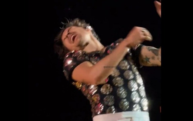 Tamaşaçının atdığı konfet gözünə dəydi