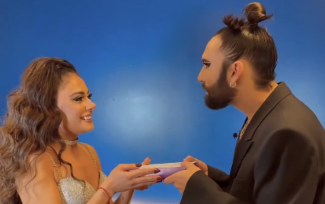 Samirə Əfəndi Konçitaya Bakıdan hədiyyə apardı