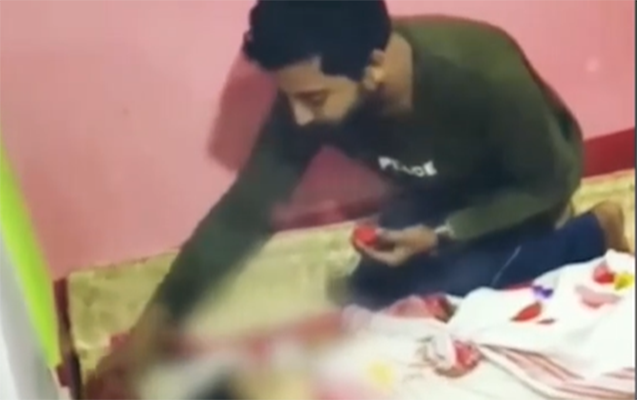 Ölən sevgilisinin cəsədi ilə toy etdi