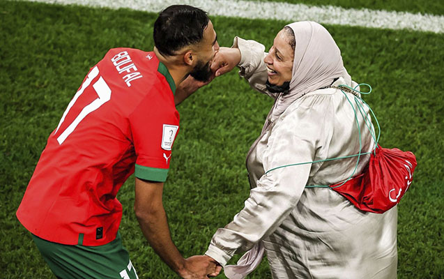 Qələbədən sonra anası ilə rəqsi gündəm oldu