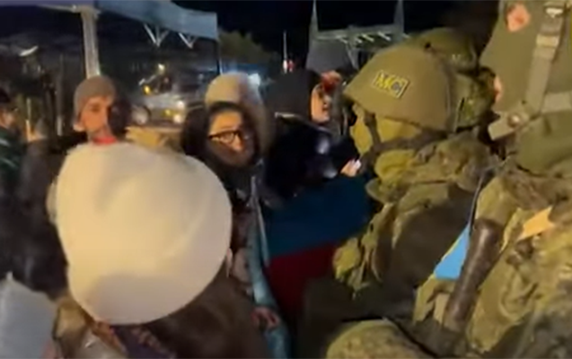 Sülhməramlıların qarşısında “Sarı Gəlin”i oxudular