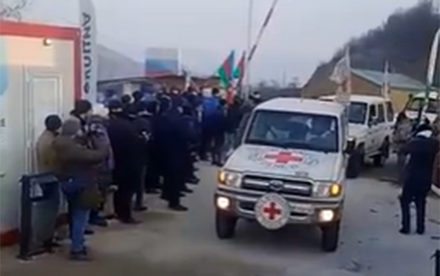 Aksiyaçılar İrəvana gedənlərə belə yol verdi