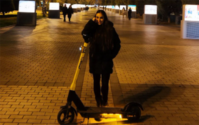 Leyla Əliyeva Bulvarda skuter sürdü