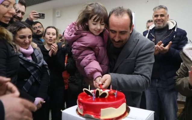 Dağıntıların altından çıxarıldı, doğum günü qeyd edildi